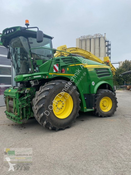 Ensileuse automotrice John Deere 8500i