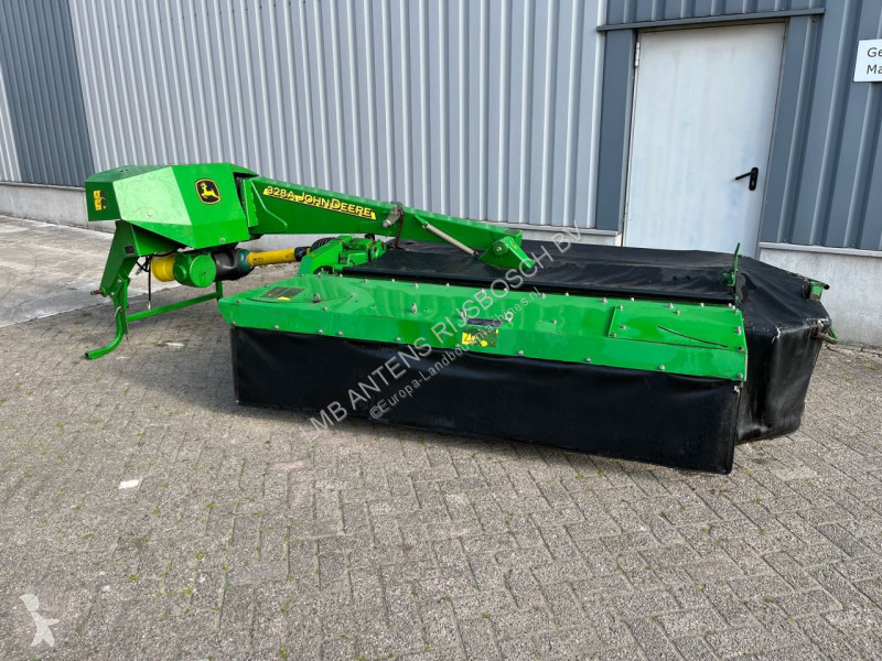 Faucheuse John Deere 328 A